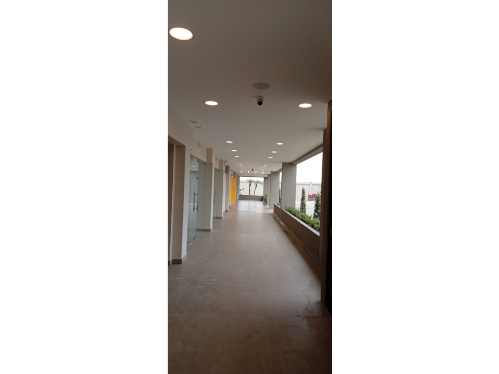 En Venta Local Comercial con Terraza en Plaza Vizcaya II Samborondón - 3