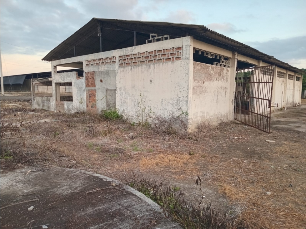 Manabi, Venta de Terreno urbano con edificación de tipo galpón - 3