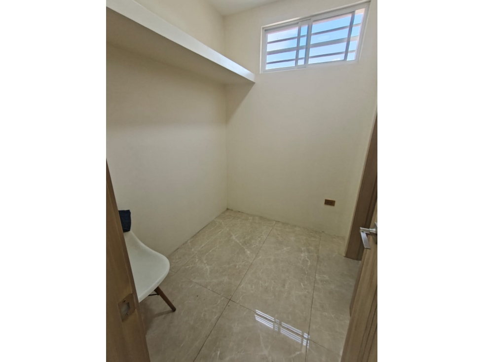 Se Vende Casa con dos Departamentos, Urbanización El Condado Vicolinci - 5