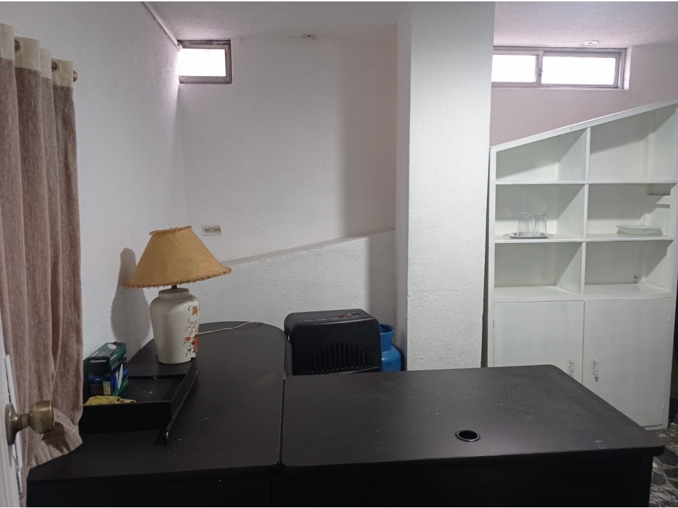 QUITO, EDIFICIO 8 PISOS: 36 HAB. SECTOR LA TOLA — foto 4