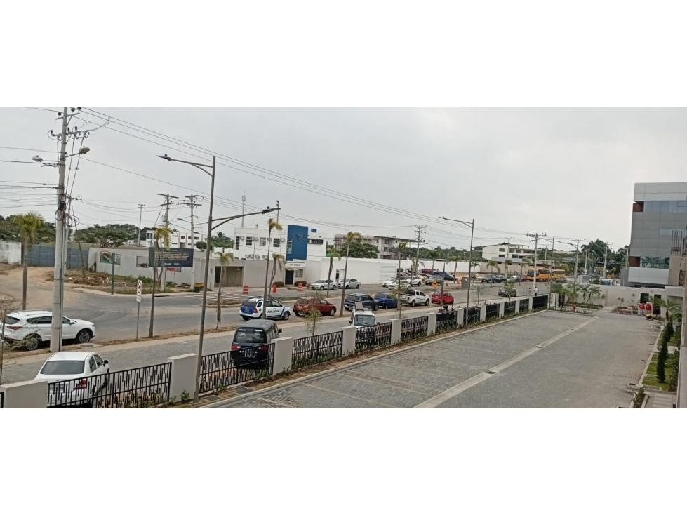 En Venta Local Comercial con Terraza en Plaza Vizcaya II Samborondón - 4