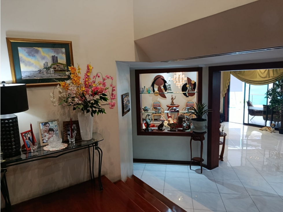 Venta de casa residencial en Portón de las Lomas Urdesa al Norte — foto 6