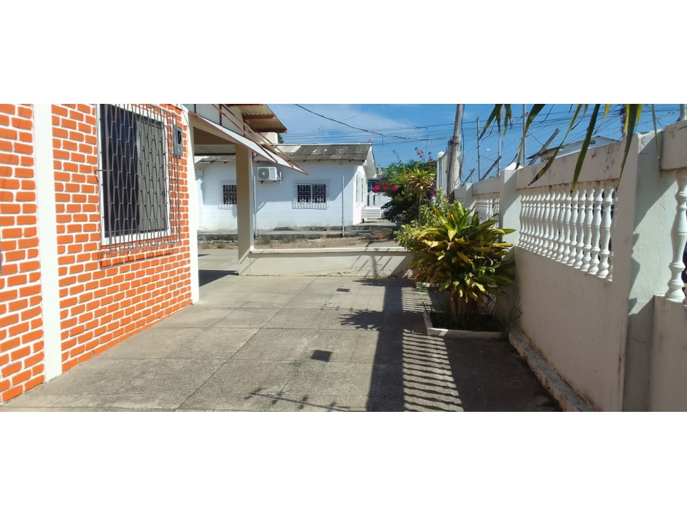 SE VENDE CASA CON AMPLIO TERRENO PLAYAS VILLAMIL - 4