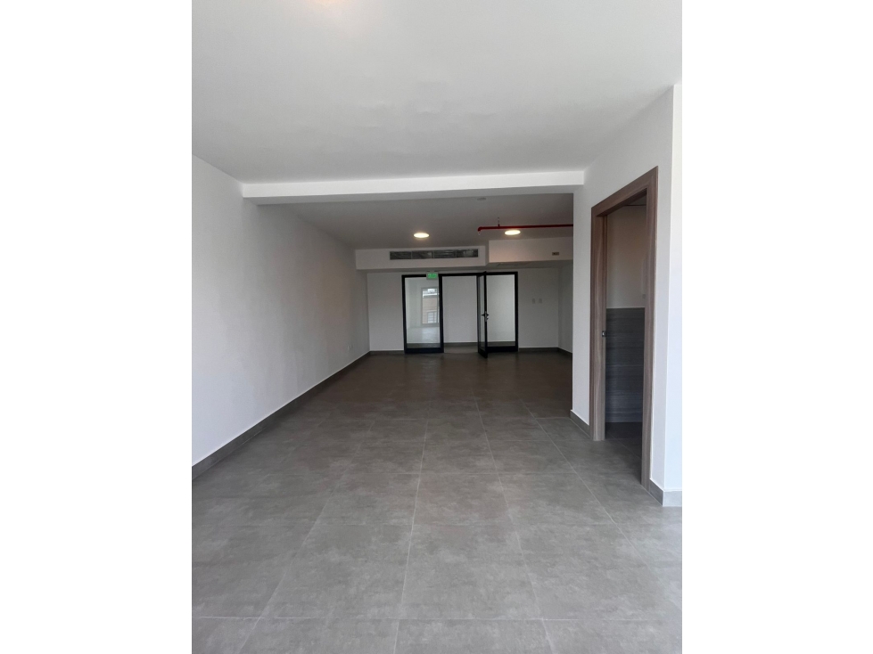ALQUILER DE OFICINA EN ALMAX CENTER; MODERNA Y FUNCIONAL - 2