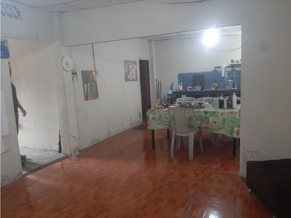 VENTA DE CASA CON 300m2 de TERRENO - 6