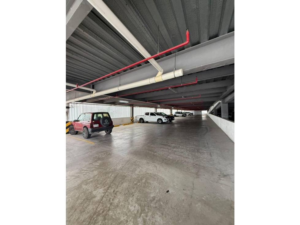 Venta de Parqueos en Edificio Ciudad del Rio Puerto Santa Ana - 6