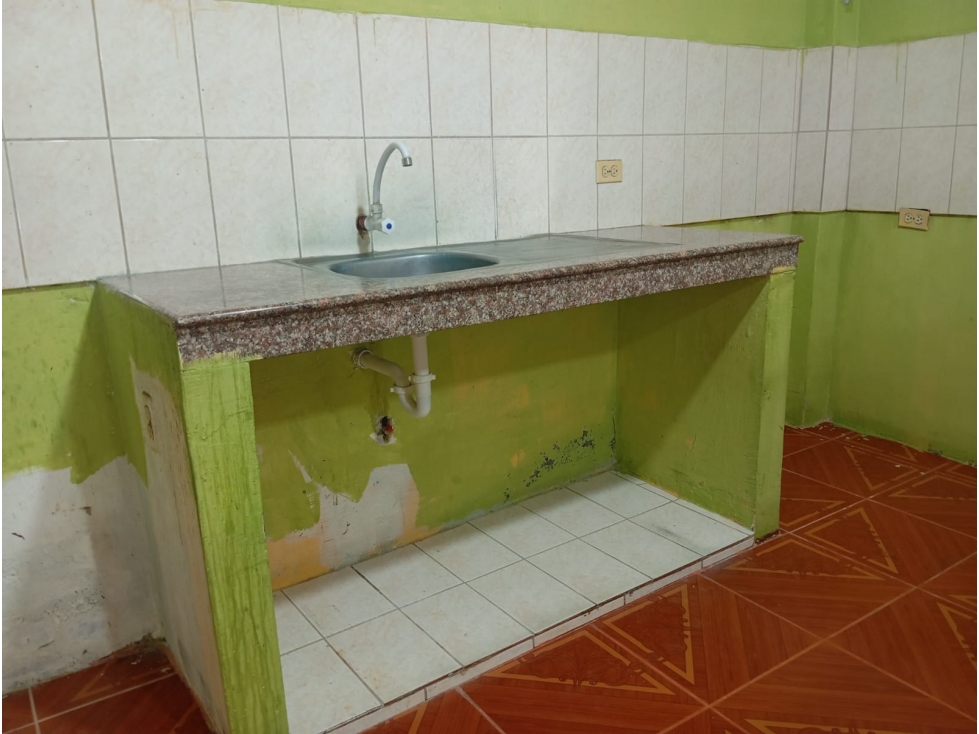 VENTA DE CASA DE TRES PLANTA EN LA JUAN MONTALVO — foto 5