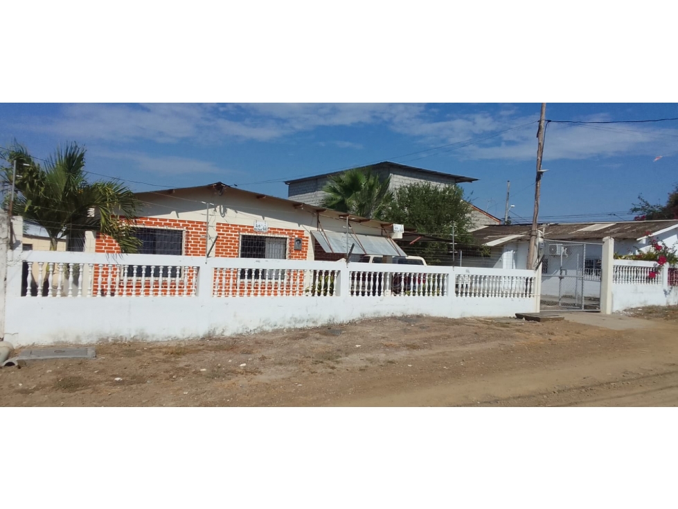 SE VENDE CASA CON AMPLIO TERRENO PLAYAS VILLAMIL - 2