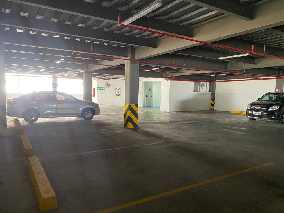 En venta parqueo ubicado en Edif. Ciudad del río - Puerto Santa Ana - 5