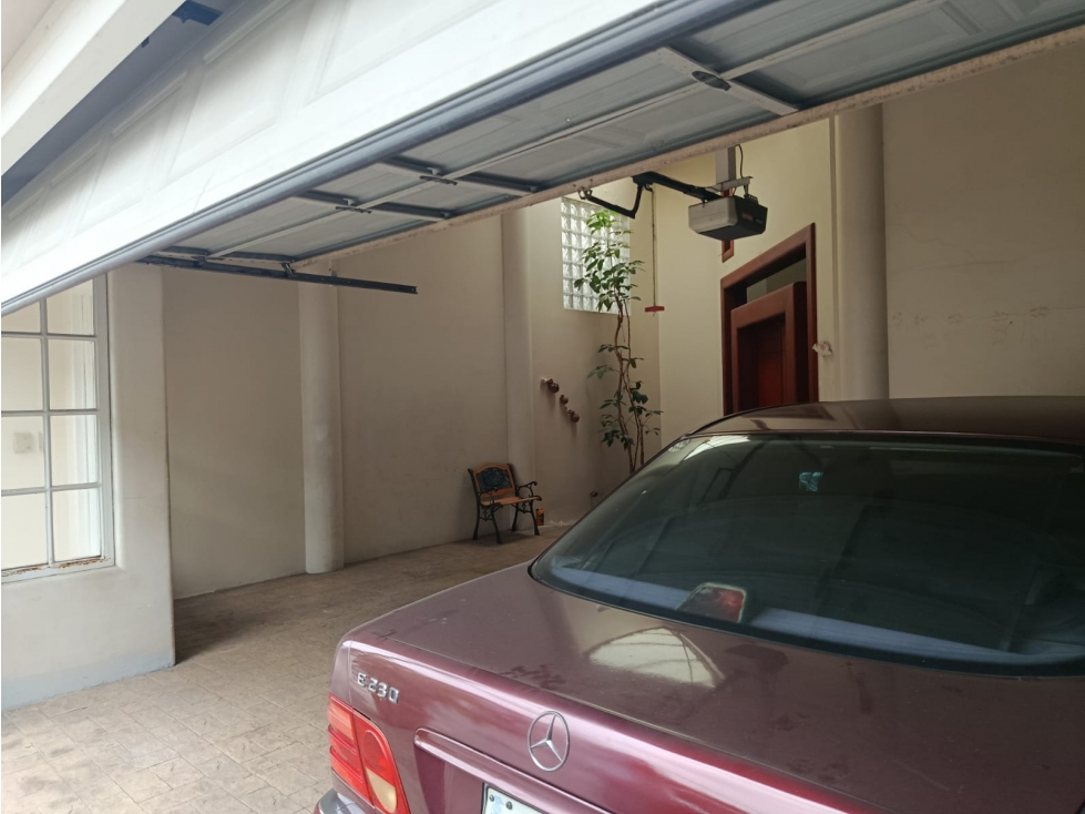 Venta de casa residencial en Portón de las Lomas Urdesa al Norte — foto 2