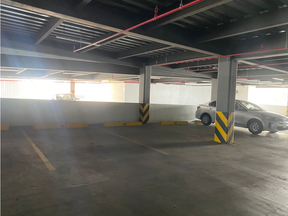 En venta parqueo ubicado en Edif. Ciudad del río - Puerto Santa Ana - 6