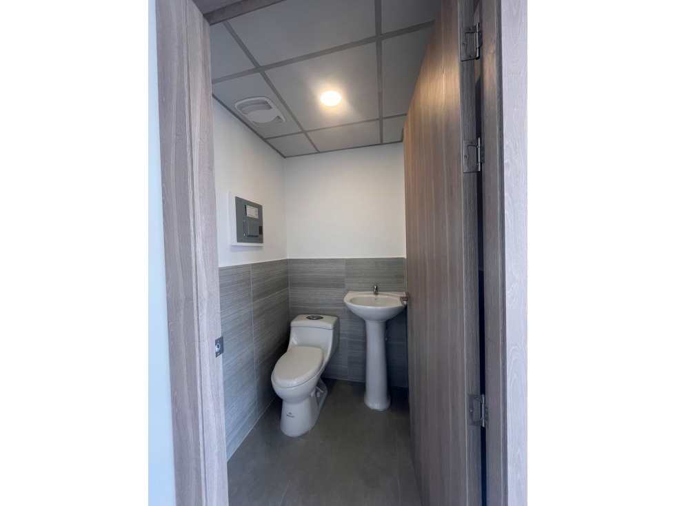 ALQUILER DE OFICINA EN ALMAX CENTER; MODERNA Y FUNCIONAL - 6