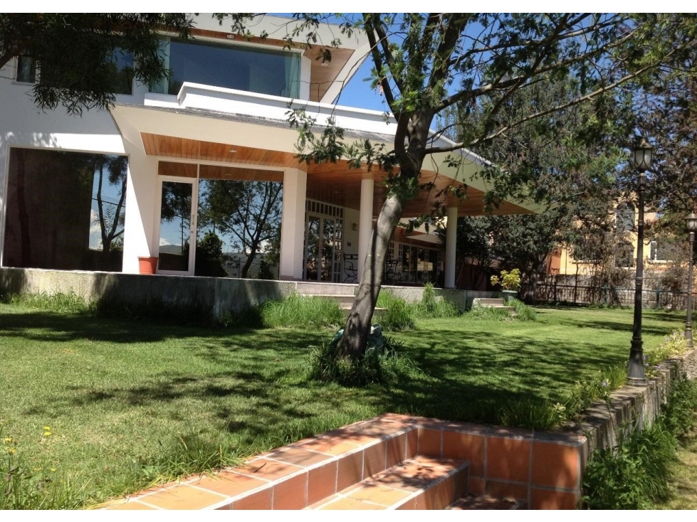 RESIDENCIA AL NORTE DE QUITO (SANTA LUCIA)