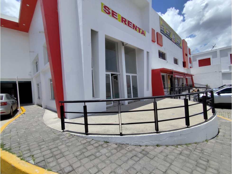 Se renta amplio local en Construplaza, col. Periodista en Pachuca. - 2