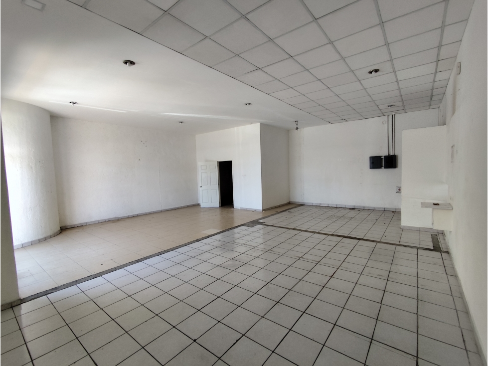 Se renta amplio local en Construplaza, col. Periodista en Pachuca. - 3