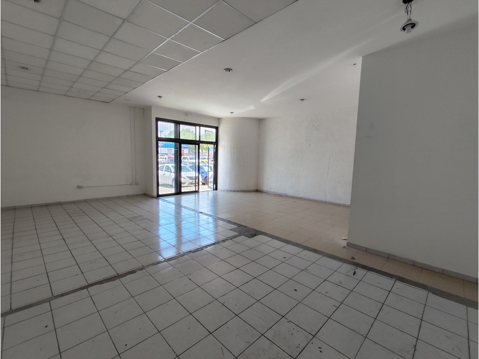 Se renta amplio local en Construplaza, col. Periodista en Pachuca. - 4