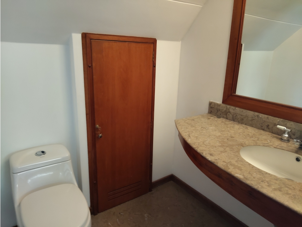 CON AMPLIA TERRAZA Y VISTA AL SUROCCIDENTE VENDO APARTAMENTO TRIPLEX — foto 5