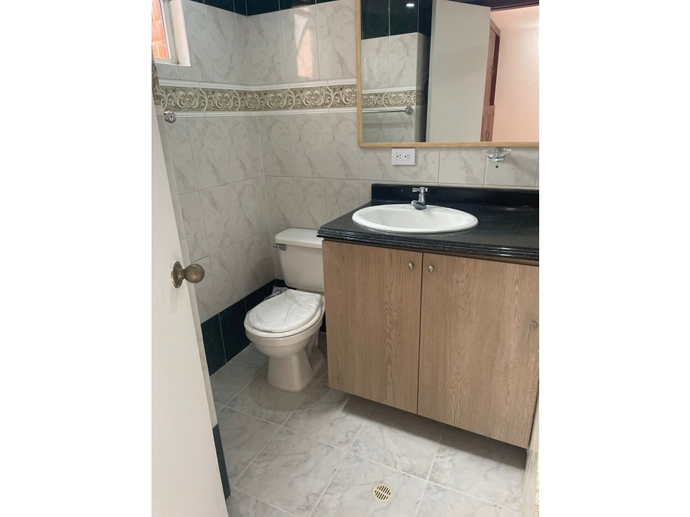 Vendo apartamento Loma San Julian en unidad rodeada de verde