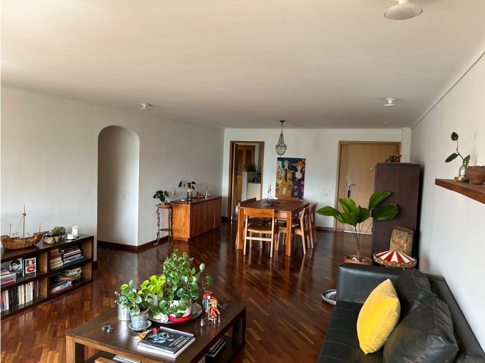 Vendo amplio apartamentoenzona muy tranquila cerca al tesoro — foto 2
