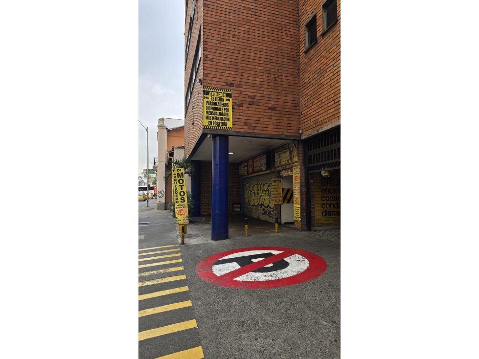 Propiedad de 3 niveles en el Centro para uso de servicios de Salud — foto 4