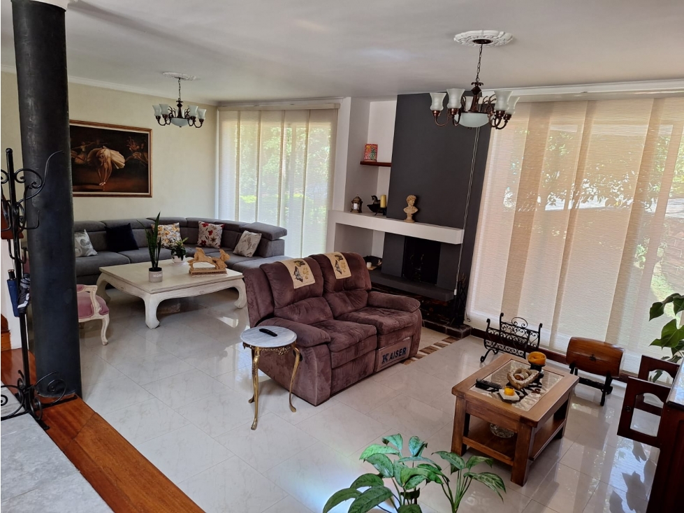 Vendo amplia casa 256 metros en el Poblado Cola del Zorro