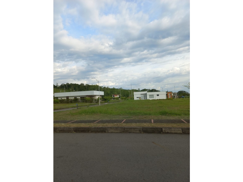 VENTA LOTE UNIDAD CERRADA - ENTRE VITERBO Y PEREIRA - EJE CAFETERO - 3