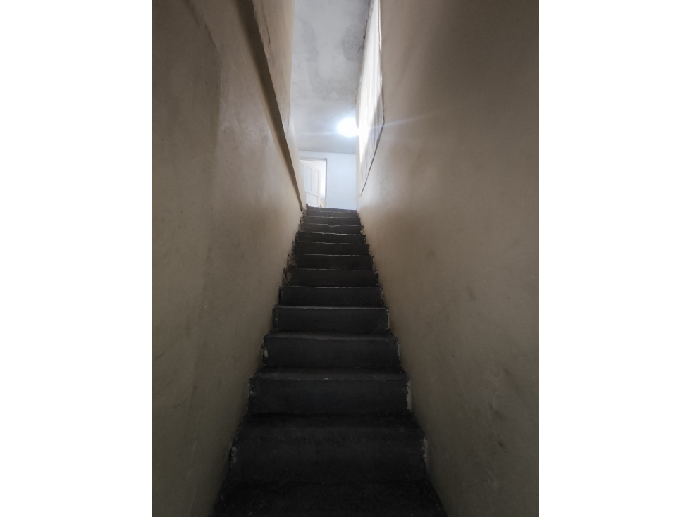 ¡InversiÃ³n Segura Puente Aranda! Venta Casa lote esquinero 3 pisos — foto 2