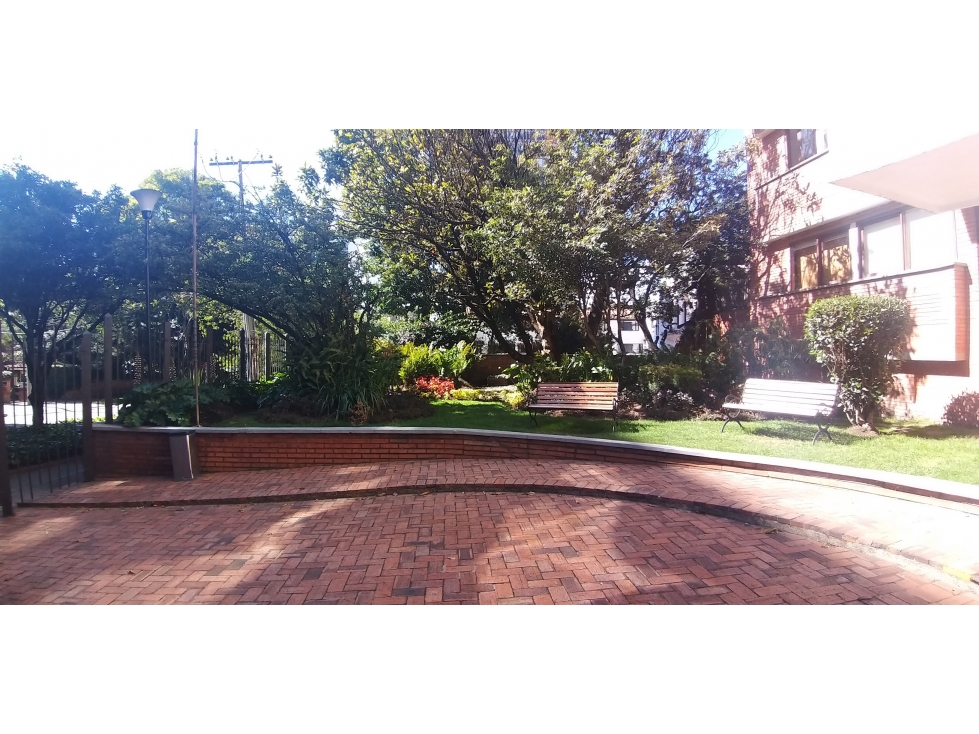 APARTAMENTO EN VENTA REMODELADO CON TERRAZA EN EL NOGAL