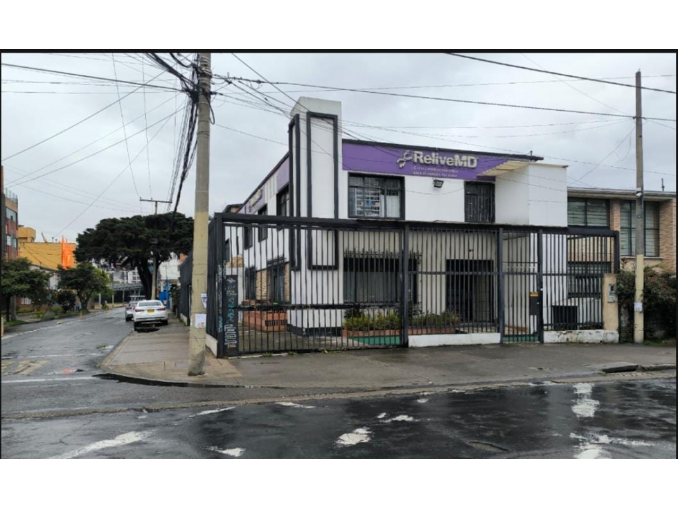 La Soledad- Casa comercial tres pisos para venta, Teusaquillo