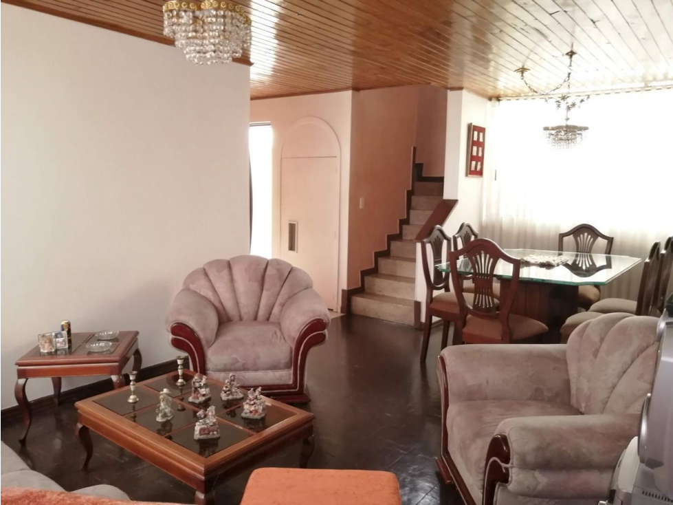 Venta Casa 5 hab, 120 mts2, Casa de Barrio, Álamos Norte, Engativá