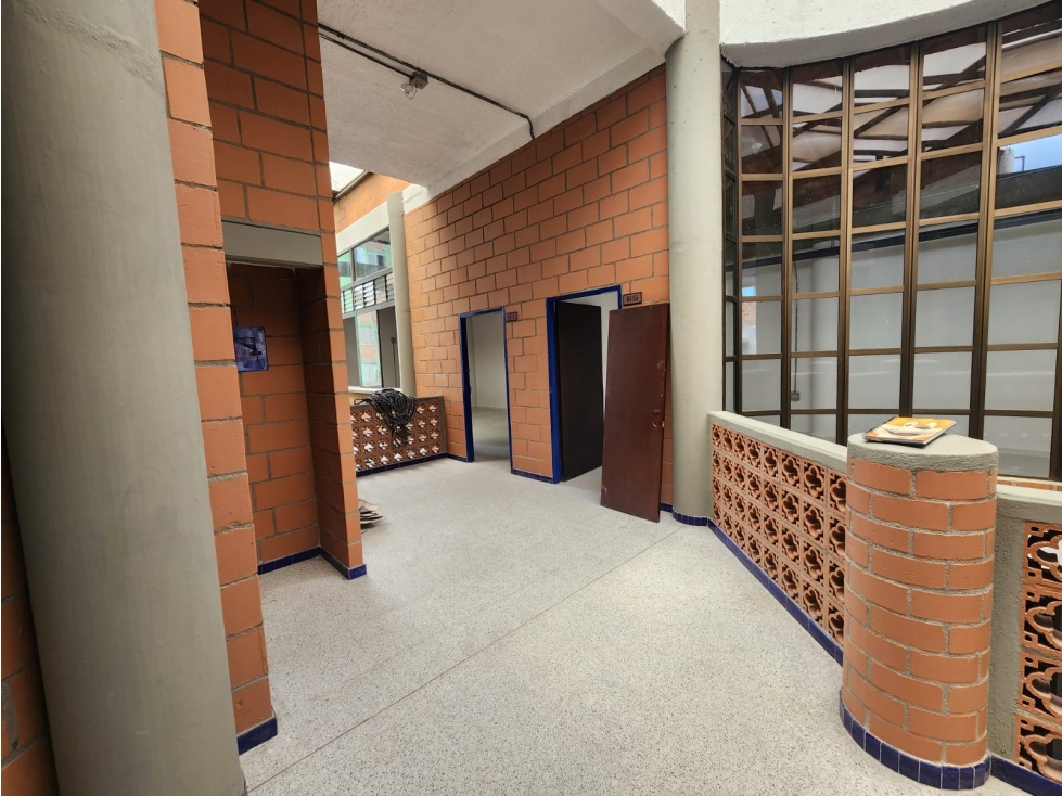 ARRIENDO EDIFICIO EN EL CENTRO - 6