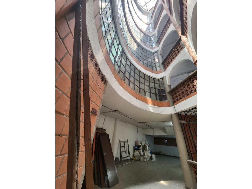 ARRIENDO EDIFICIO EN EL CENTRO - 1