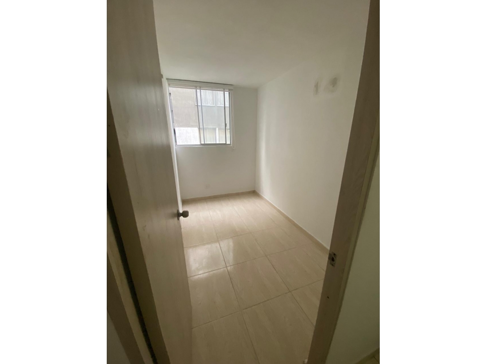 Vendo apartamento 3 habitaciones avenida ambala — foto 4