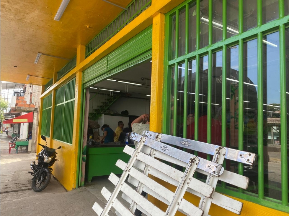 Vendo Locales comerciales en Plaza - 5