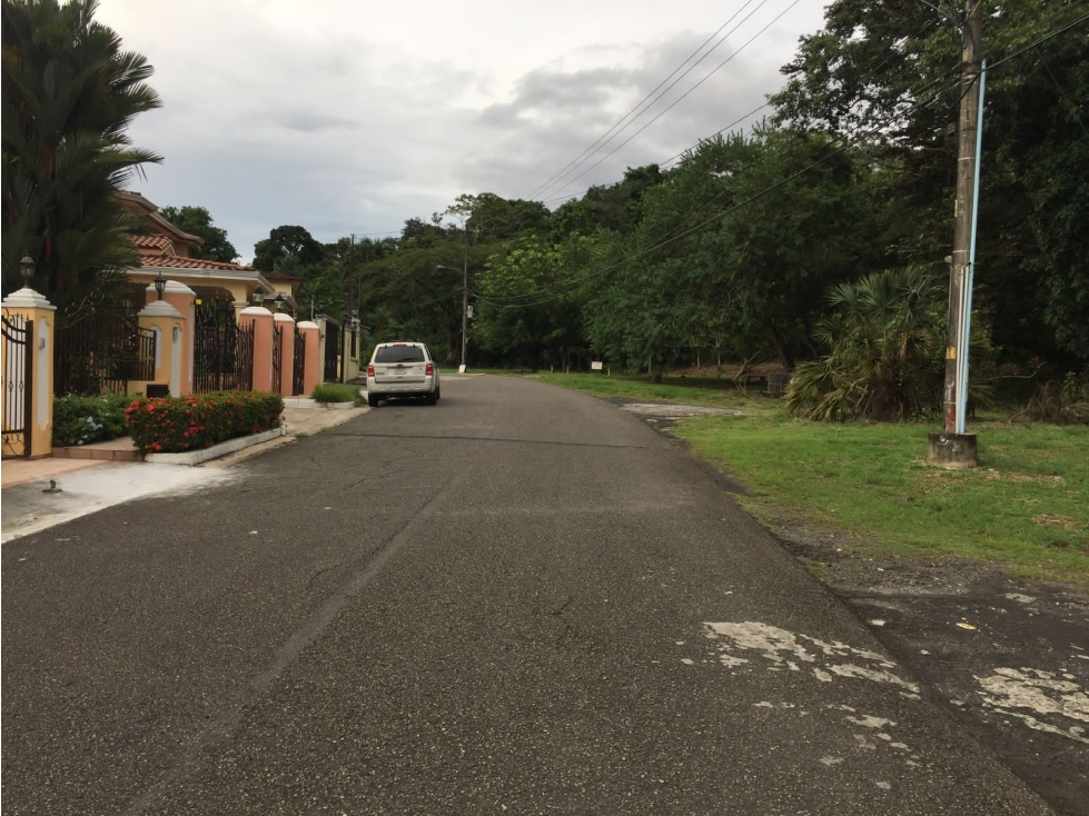 Terrenos en Llanos de Curundu