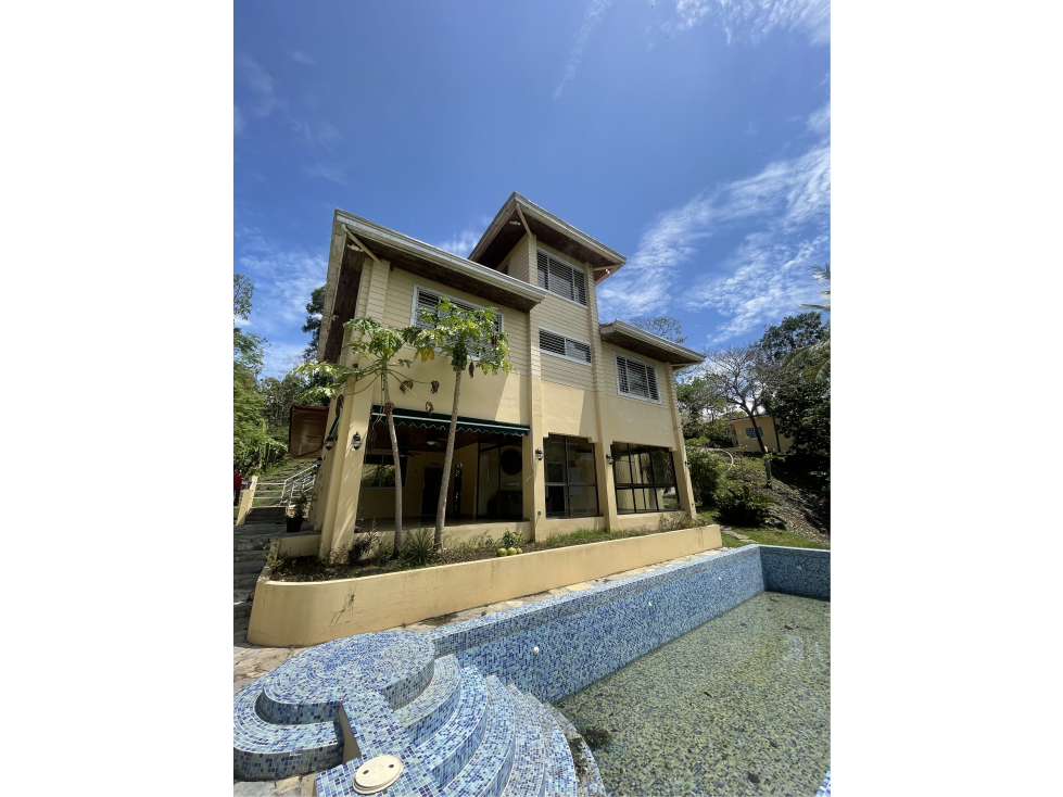 Casa Frente Al Lago Las Cumbres