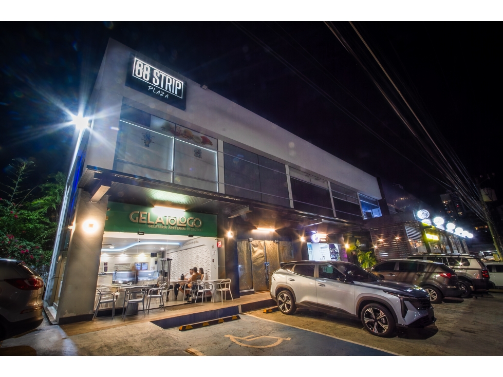 Plaza 68 Strip
