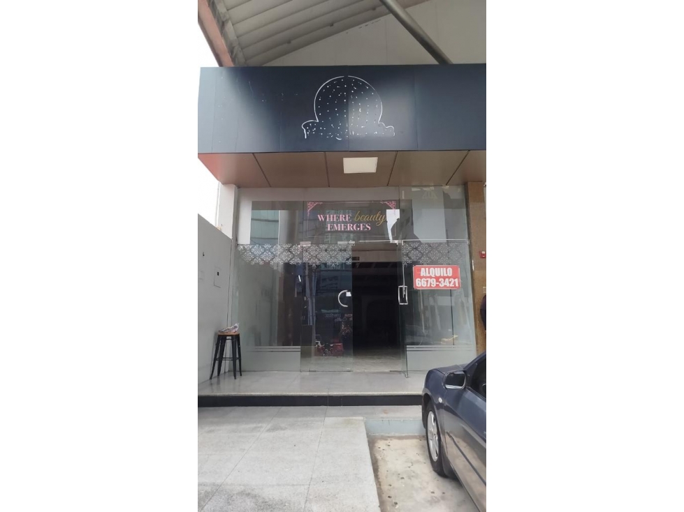 SEA CONFIABLE ALQUILA LOCAL COMERCIAL EN PLAZA ISORA