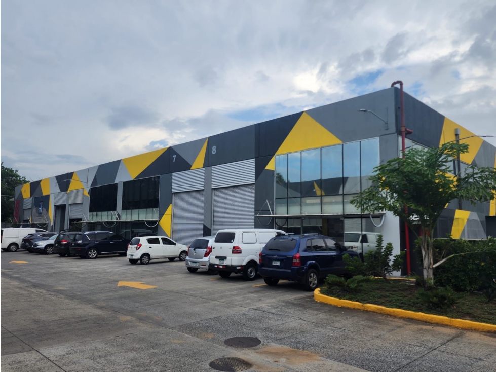 Galera Comercial 320 m² Showroom Oficina y Almacenaje en un Solo Lugar - 1