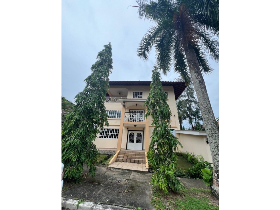 SEA CONFIABLE VENDE ESPACIOSA CASA CON PISCINA EN ALBROOK — foto 3