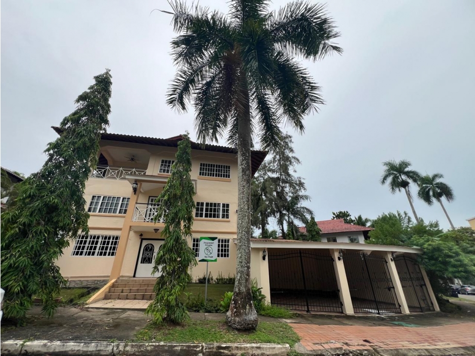 SEA CONFIABLE VENDE ESPACIOSA CASA CON PISCINA EN ALBROOK — foto 2