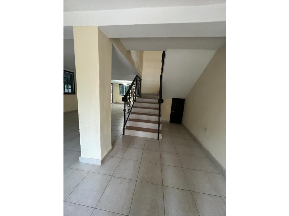 SEA CONFIABLE VENDE ESPACIOSA CASA CON PISCINA EN ALBROOK — foto 6