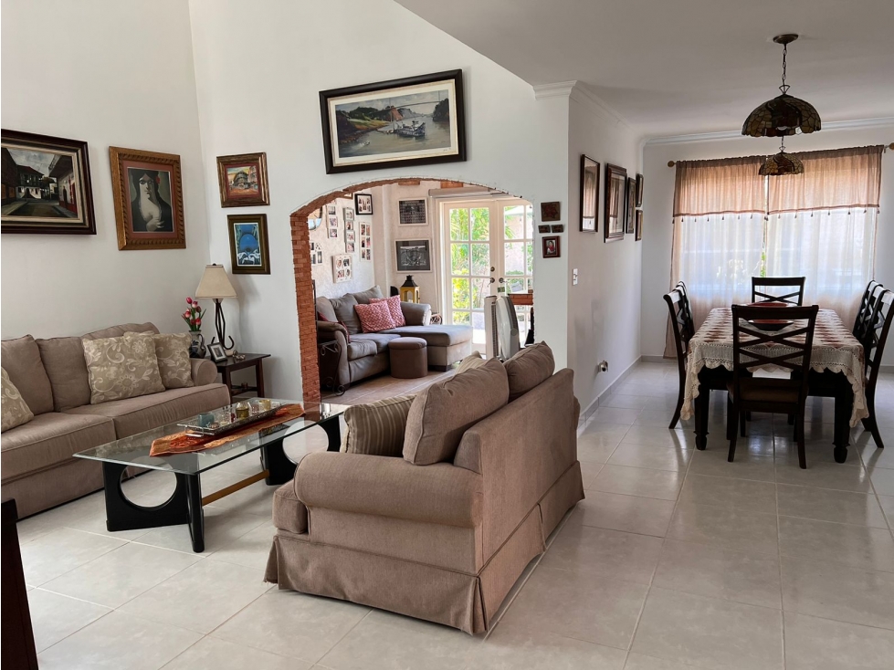 SEA CONFIABLE VENDE CASA EN FUENTE DEL FRESNO ALTOS DE PANAMA — foto 5