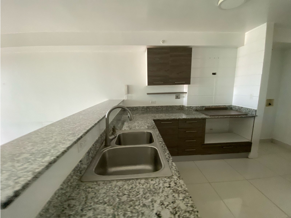 SEA CONFIABLE VENDE APARTAMENTO PH MIDPARK 2 RECAMARAS — foto 3