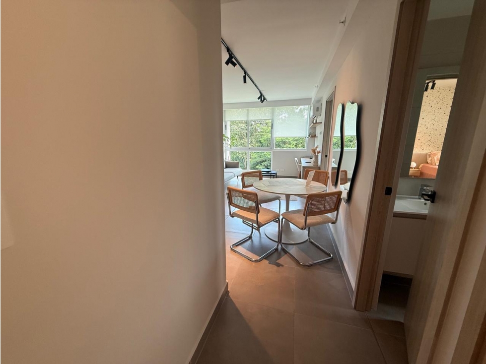 SEA CONFIABLE VENDE APARTAMENTO EN PH FOREST GATE AMOBLADO