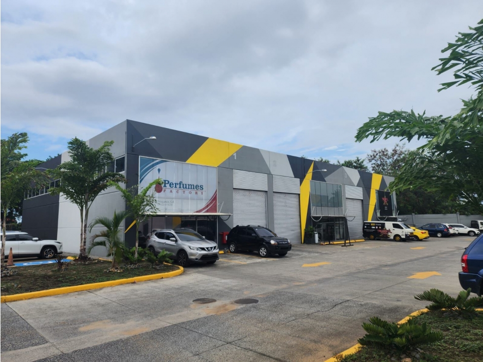 Galera Comercial 320 m² Showroom Oficina y Almacenaje en un Solo Lugar - 2
