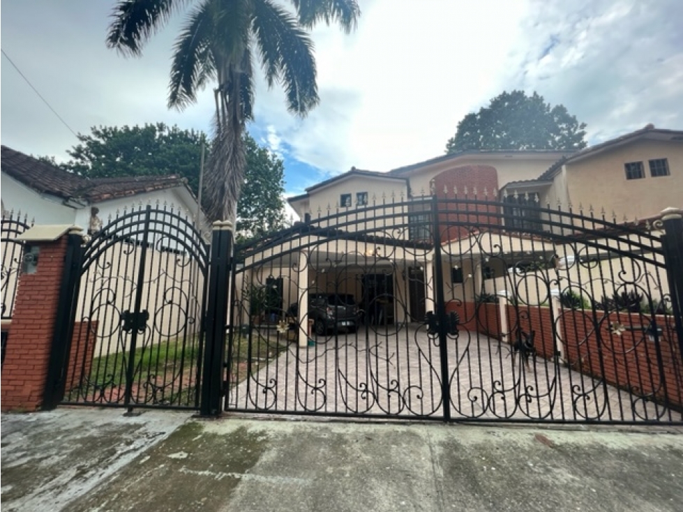 SEA Confiable Vende Hermosa Casa en Llanos de Curundu
