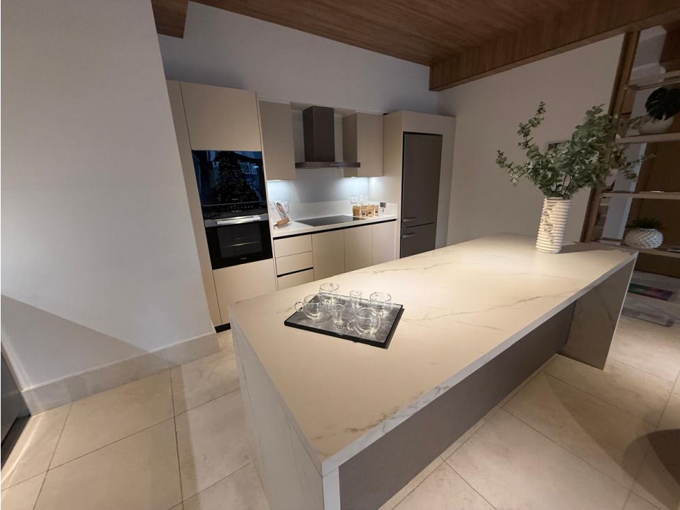 SEA CONFIABLE VENDE APARTAMENTO EN PH OCEANA 2 RECAMARAS — foto 2