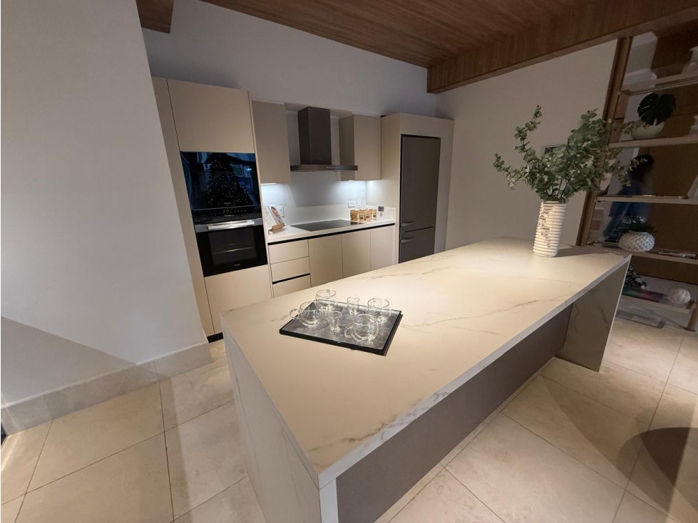 SEA CONFIABLE VENDE APARTAMENTO EN PH OCEANA 3 RECAMARAS
