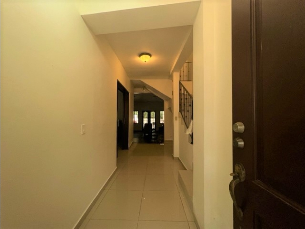 SEA Confiable Vende Hermosa Casa en Llanos de Curundu — foto 4